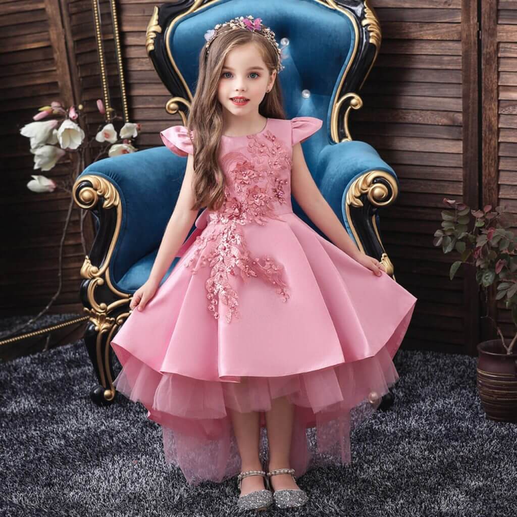 ropa de niña para vestir en una boda